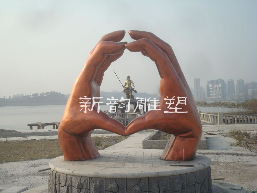 為什么越來越多客戶選擇玻璃鋼雕塑定制？五大核心優勢深度解析