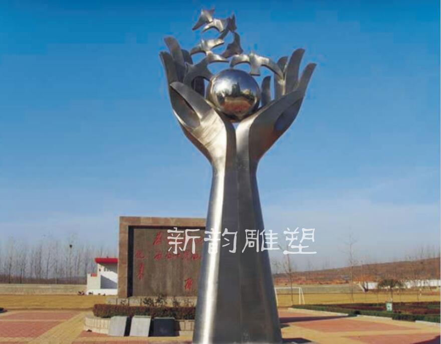 玻璃鋼雕塑 vs 不銹鋼雕塑：如何根據需求做出正確選擇？