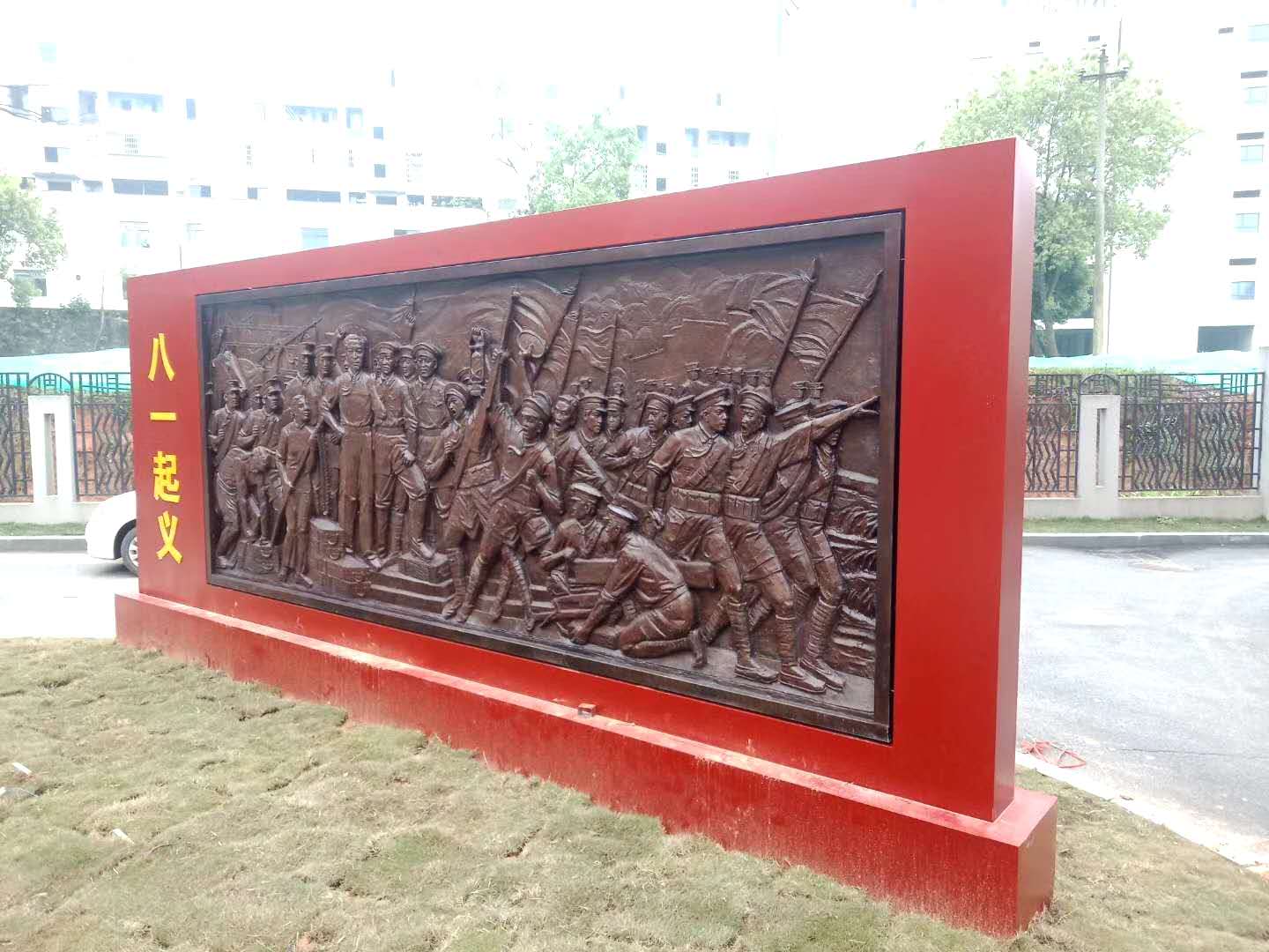 景觀雕塑材質選擇如何影響長期維護成本與藝術表現力